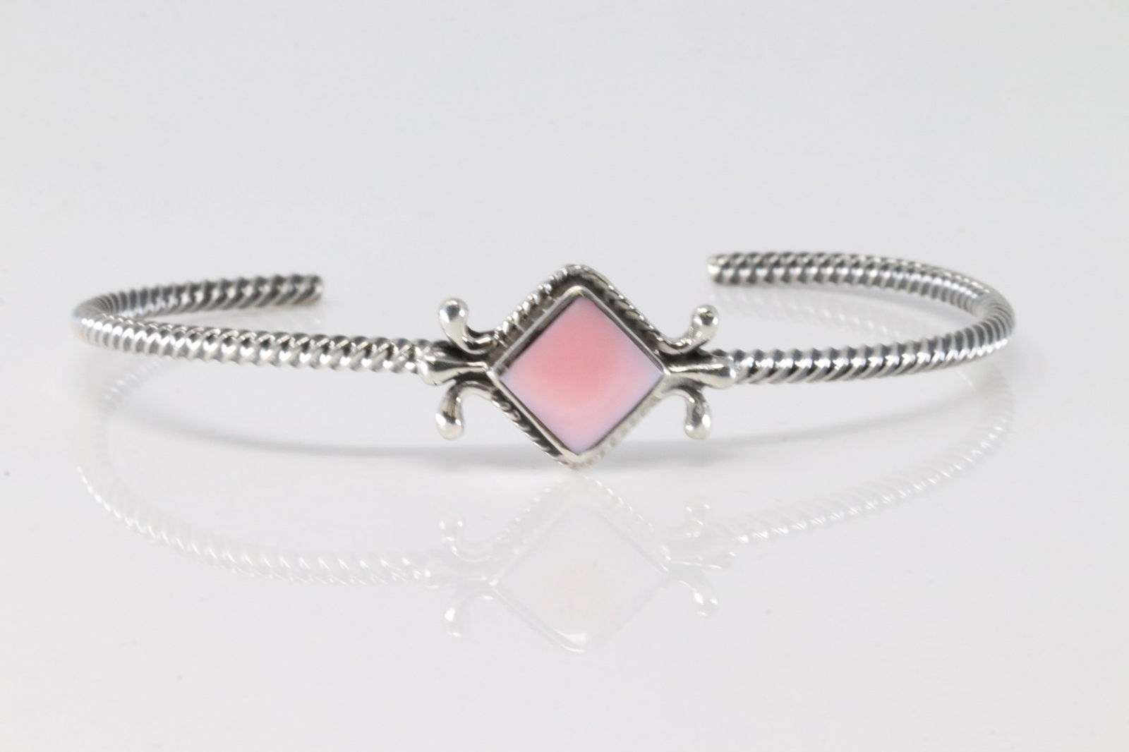 Native America Navajo Sterling Silver Pink Counch Shell Cuff Bracelet By Mike Smith. (1 of 3)