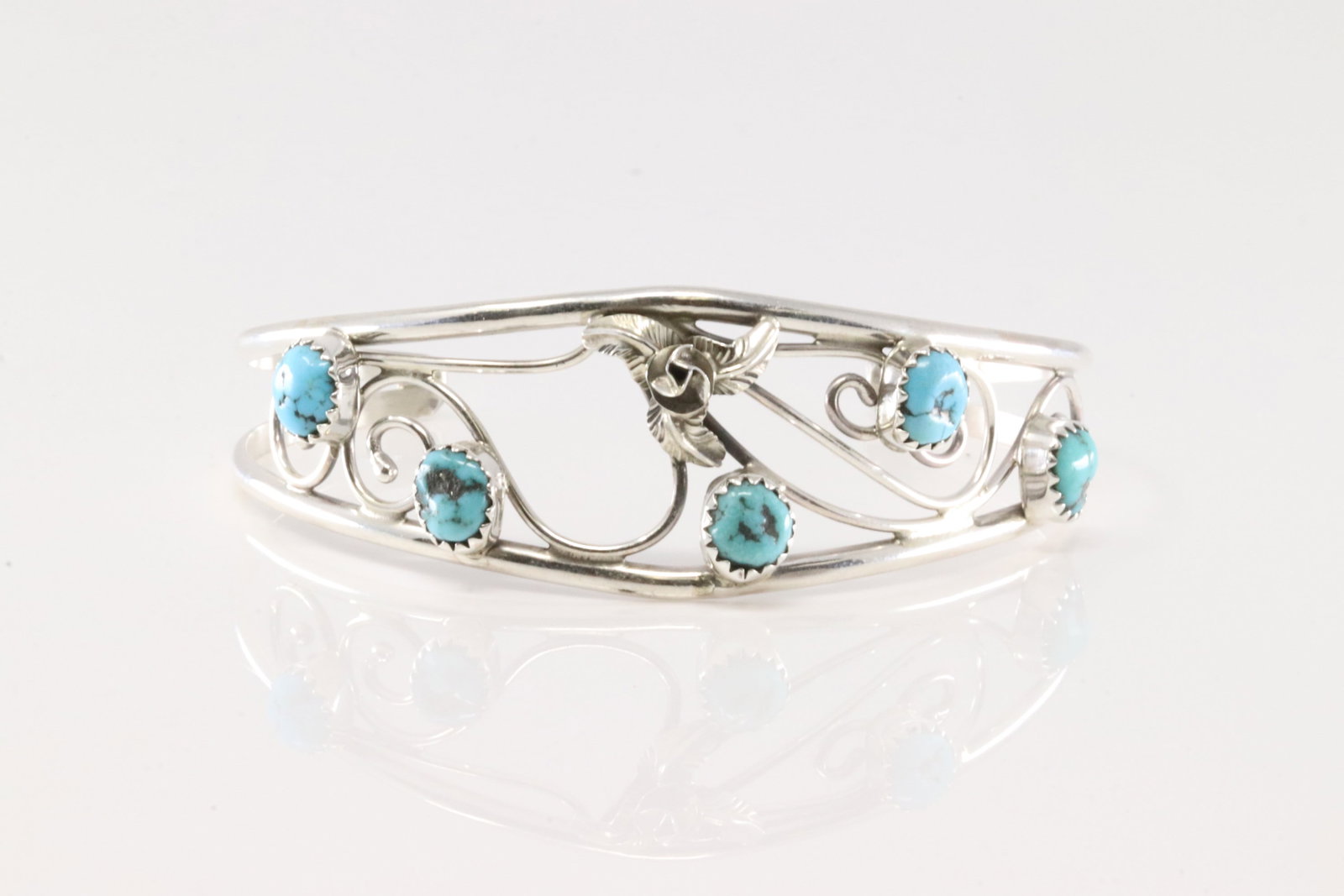 Native America Navajo Sterling Silver Turquoise Bracelet Cuff By Carolynn Nez.: This is a Native America Navajo Sterling Silver Turquoise Bracelet Cuff By Carolynn Nez.