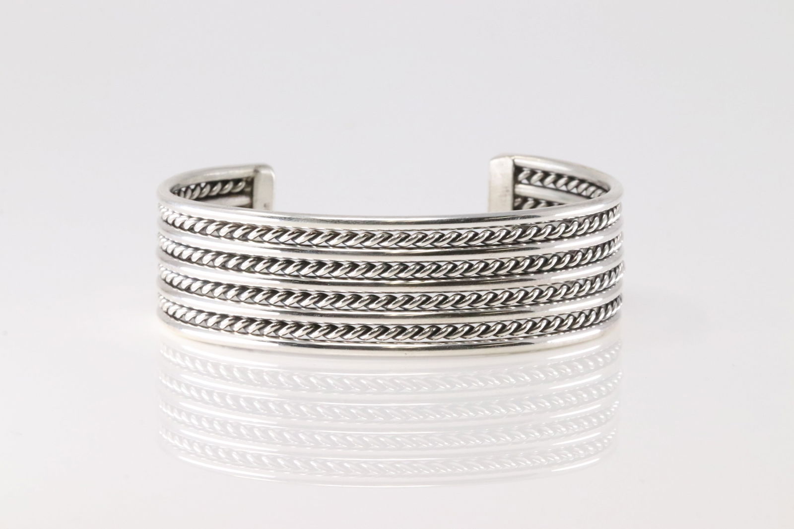 Native America Navajo Sterling Silver Solid Bracelet Cuff By Elaine Tahe.: This is a Native America Navajo Sterling Silver Solid Bracelet Cuff By Elaine Tahe.