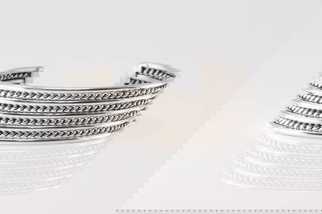 Native America Navajo Sterling Silver Solid Bracelet Cuff By Elaine Tahe.: This is a Native America Navajo Sterling Silver Solid Bracelet Cuff By Elaine Tahe.