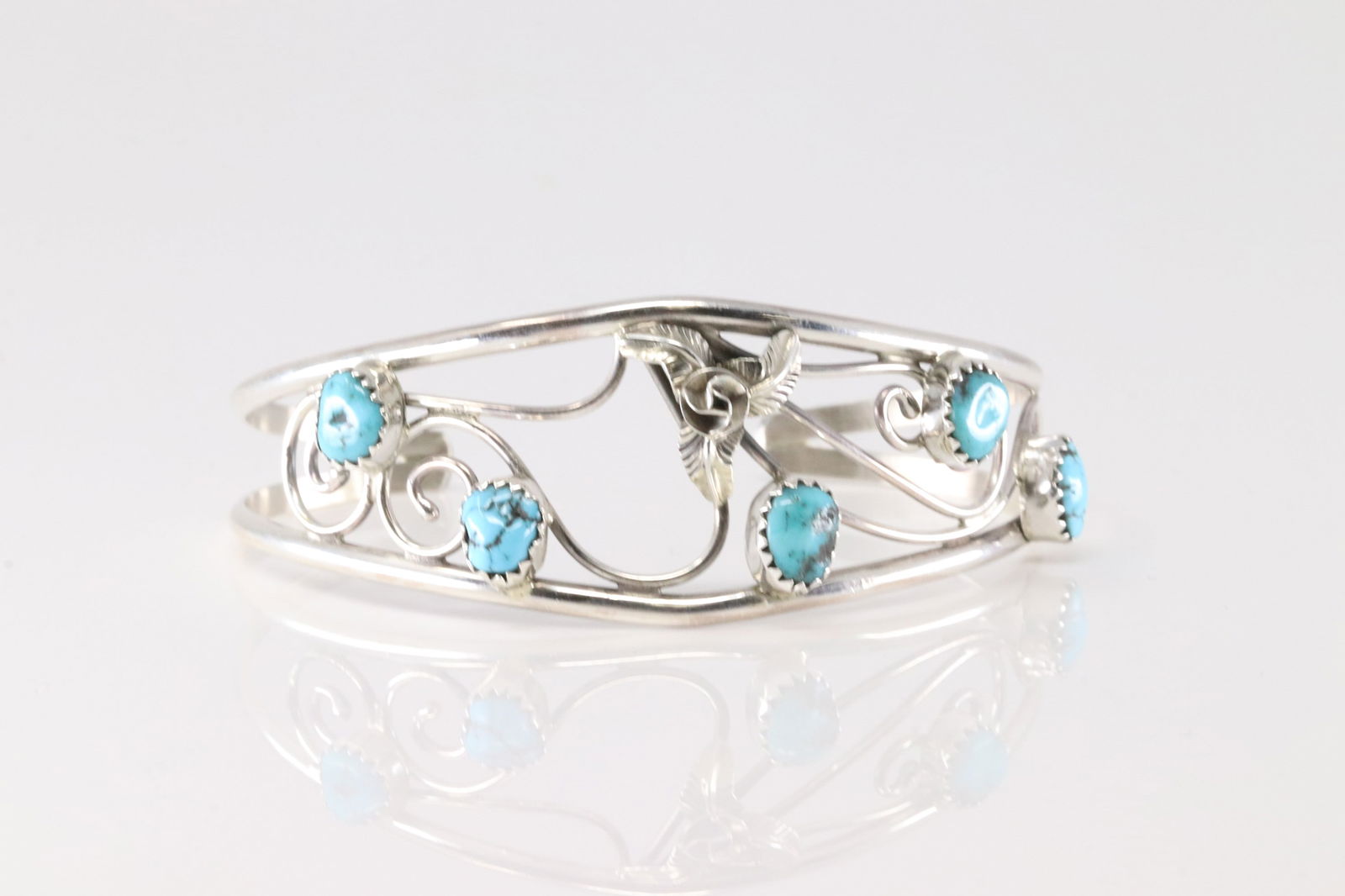 Native America Navajo Sterling Silver Turquoise Bracelet Cuff By Carolynn Nez.: This is a Native America Navajo Sterling Silver Turquoise Bracelet Cuff By Carolynn Nez.