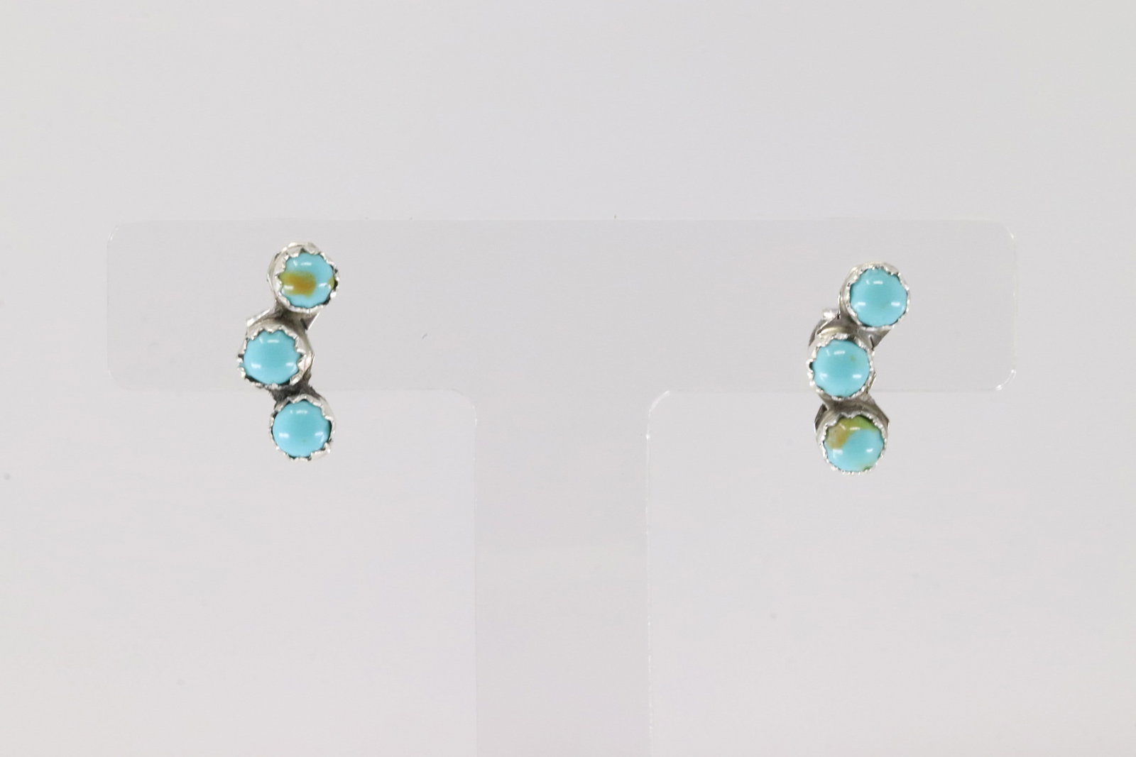 Native America Navajo Sterling Silver Kingman Turquoise Post Earring's By Sylvya Chee.: This is a Native America Navajo Sterling Silver Kingman Turquoise Post Earring's By Sylvya Chee.