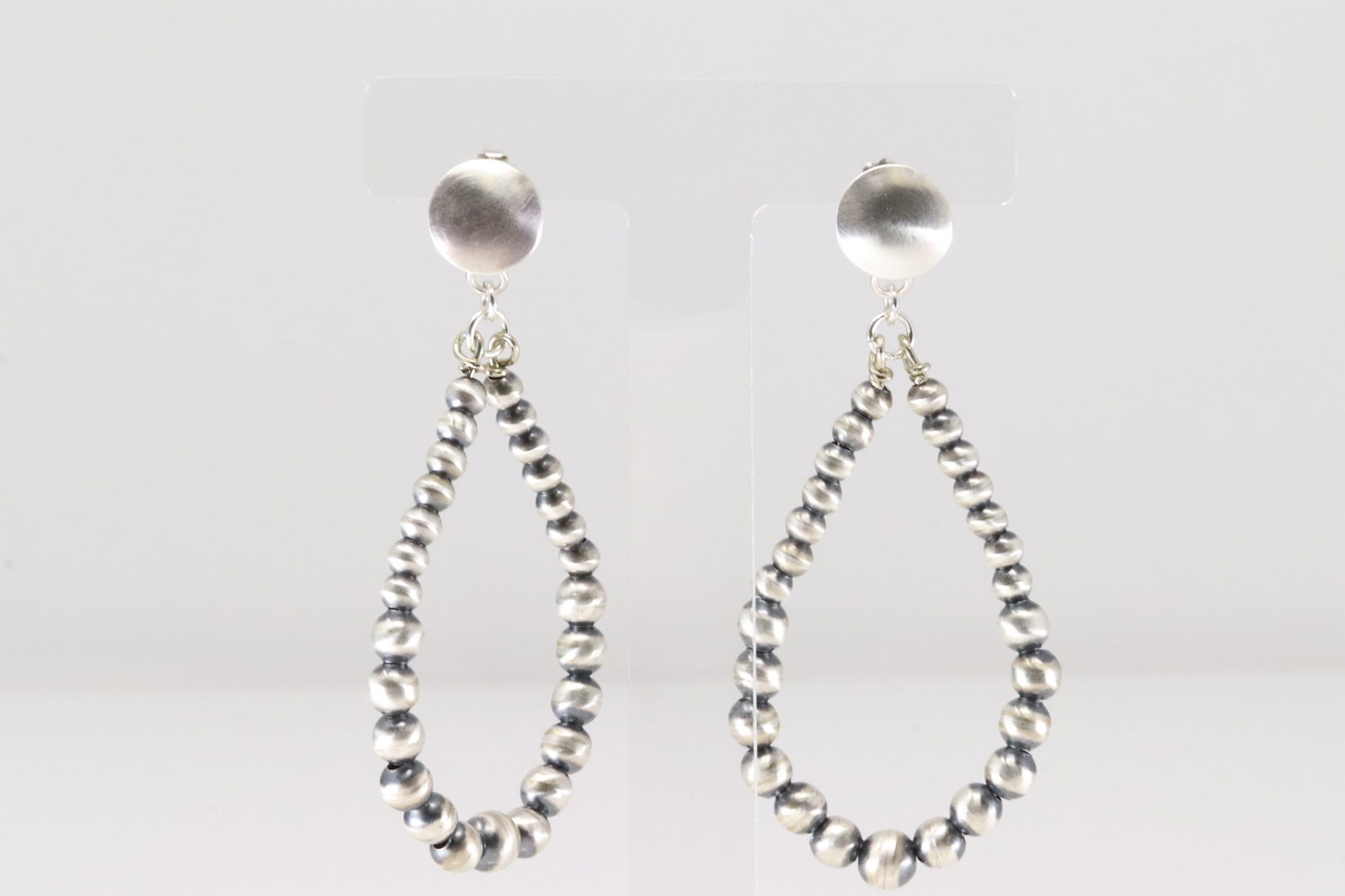 Native America Navajo Sterling Silver Pearl Beaded Post / Dangling Earring's.: This is a Native America Navajo Sterling Silver Pearl Beaded Post / Dangling Earring's.