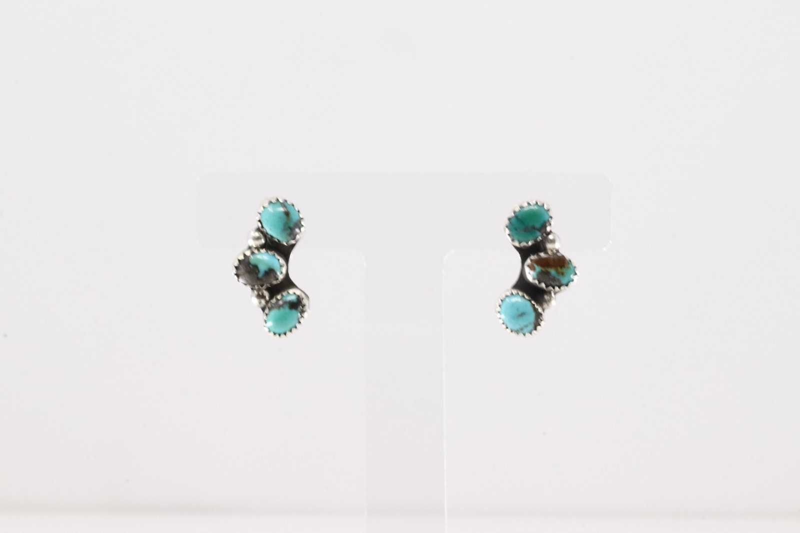 Native America Navajo Sterling Silver Kingman Turquoise Post Earring's By Maxine Ramirez.: This is a Native America Navajo Sterling Silver Kingman Turquoise Post Earring's By Maxine Ramirez.