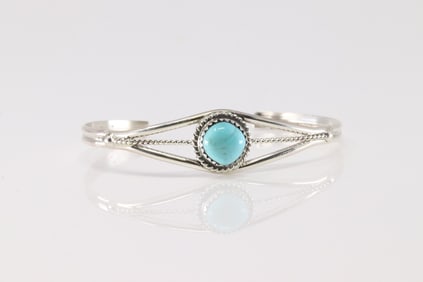 Native America Navajo Sterling Silver Turquoise Bracelet Cuff.