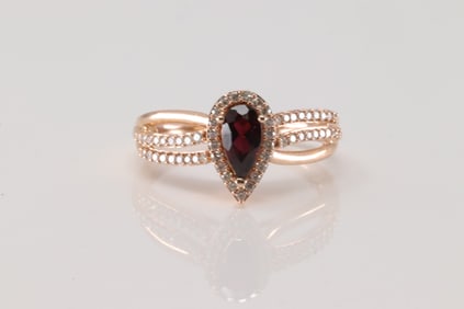 Garnet & Diamond Ring 10Kt.