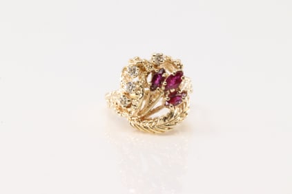Elegant Ruby & Diamond Ring 14Kt.