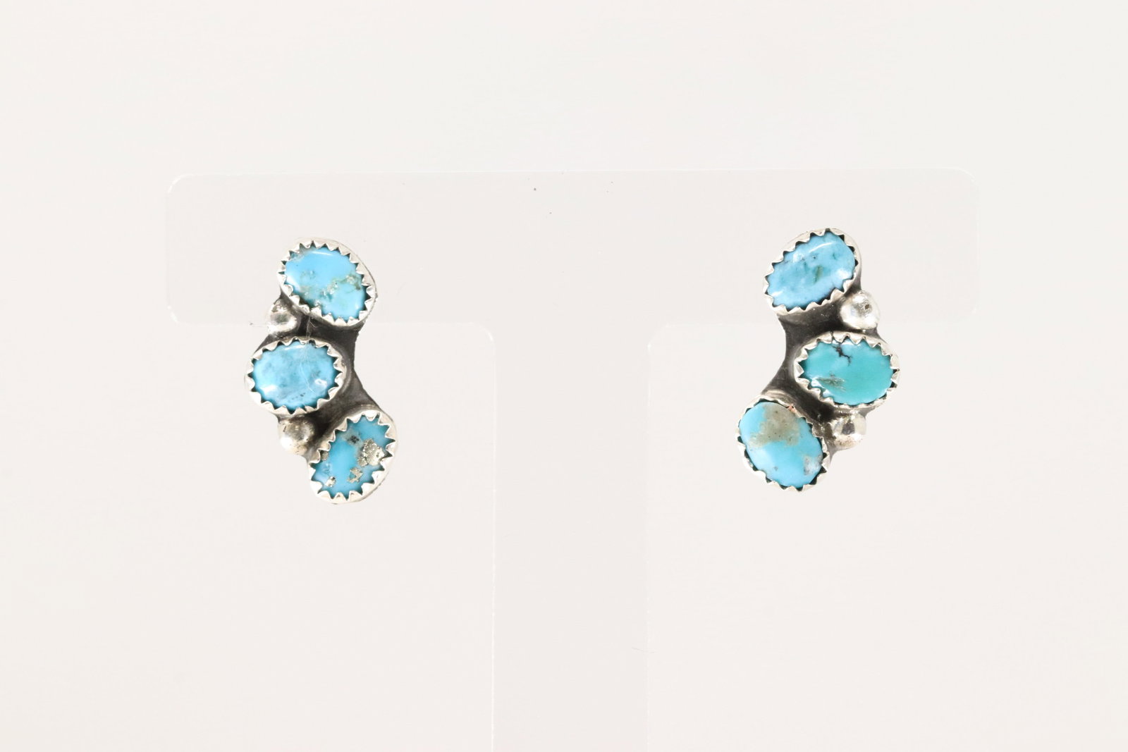 Native America Navajo Sterling Silver Kingman Turquoise Post Earring's By Maxine Ramirez.: This is a Native America Navajo Sterling Silver Kingman Turquoise Post Earring's By Maxine Ramirez.