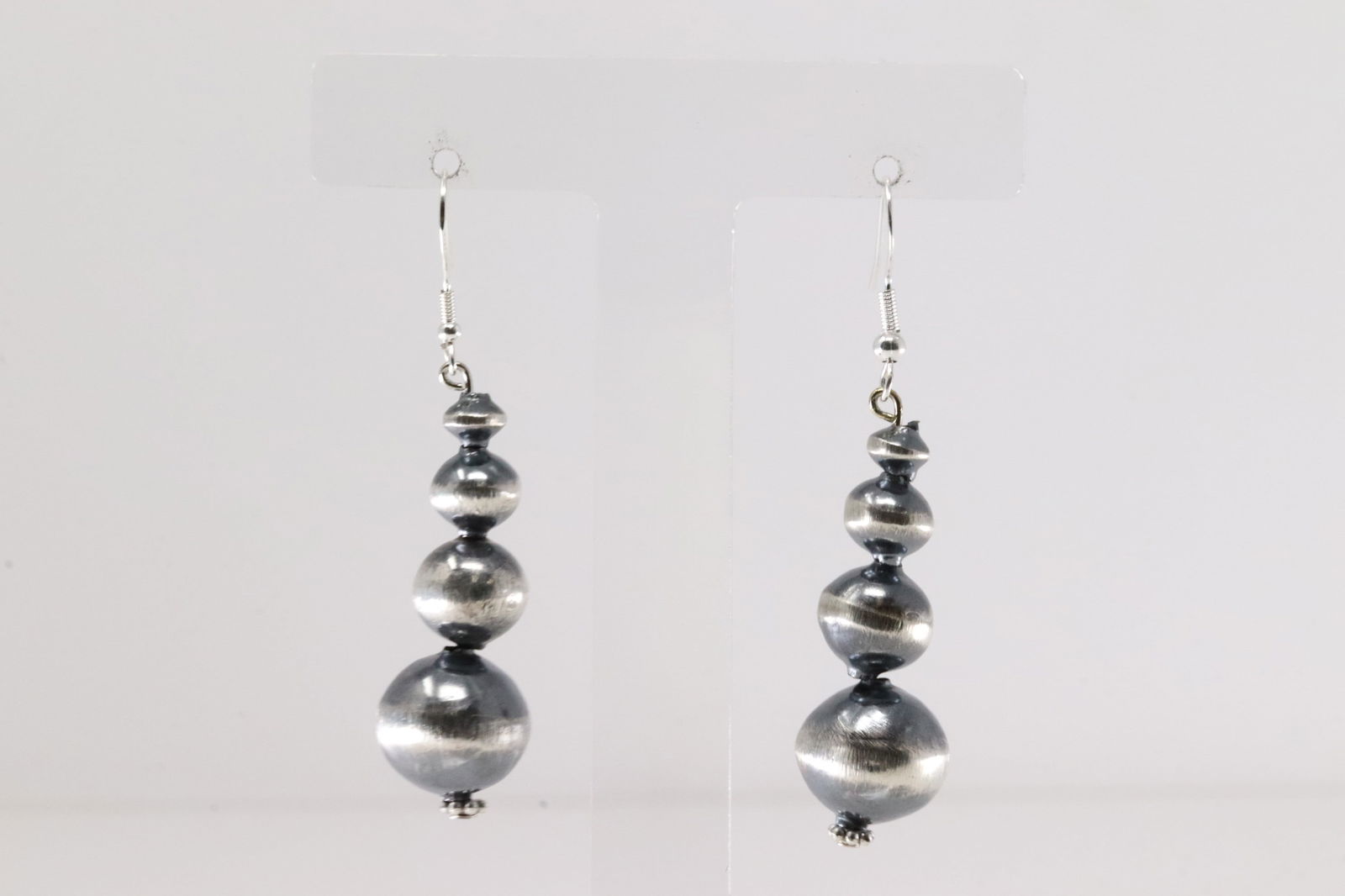Native America Navajo Sterling Silver Pearl Beaded Dangling Earring's By Treva Jim.: This is a Native America Navajo Sterling Silver Pearl Beaded Dangling Earring's By Treva Jim.