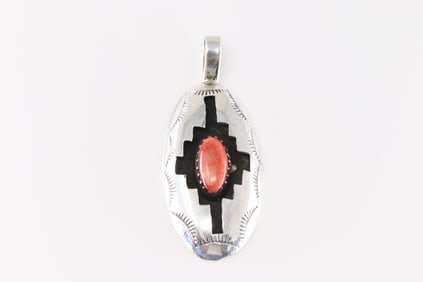 Native America Navajo Sterling Silver Spiny Osyter Pendent By Felix Perry.
