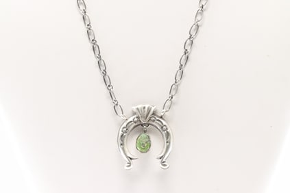 Native America Navajo Sterling Silver Turquoise Naja Necklace.