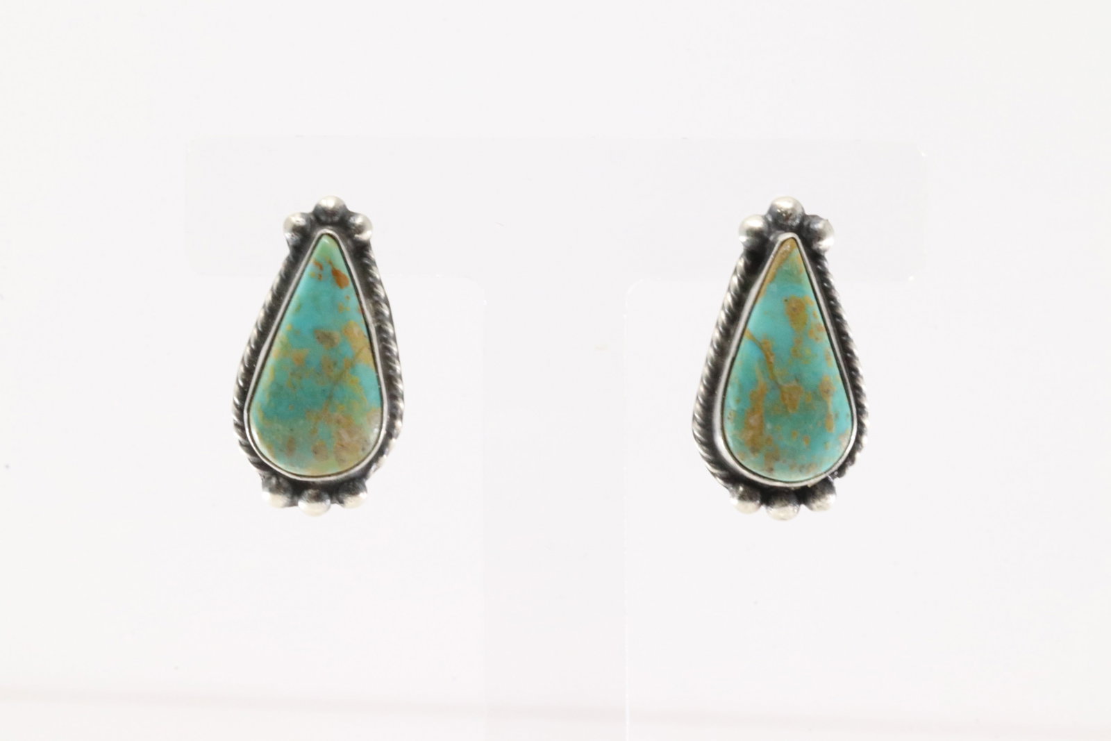 Native America Navajo Sterling Silver Kingman Turquoise Post Earring's By Elouise Kee.: This is a Native America Navajo Sterling Silver Kingman Turquoise Post Earring's By Elouise Kee.