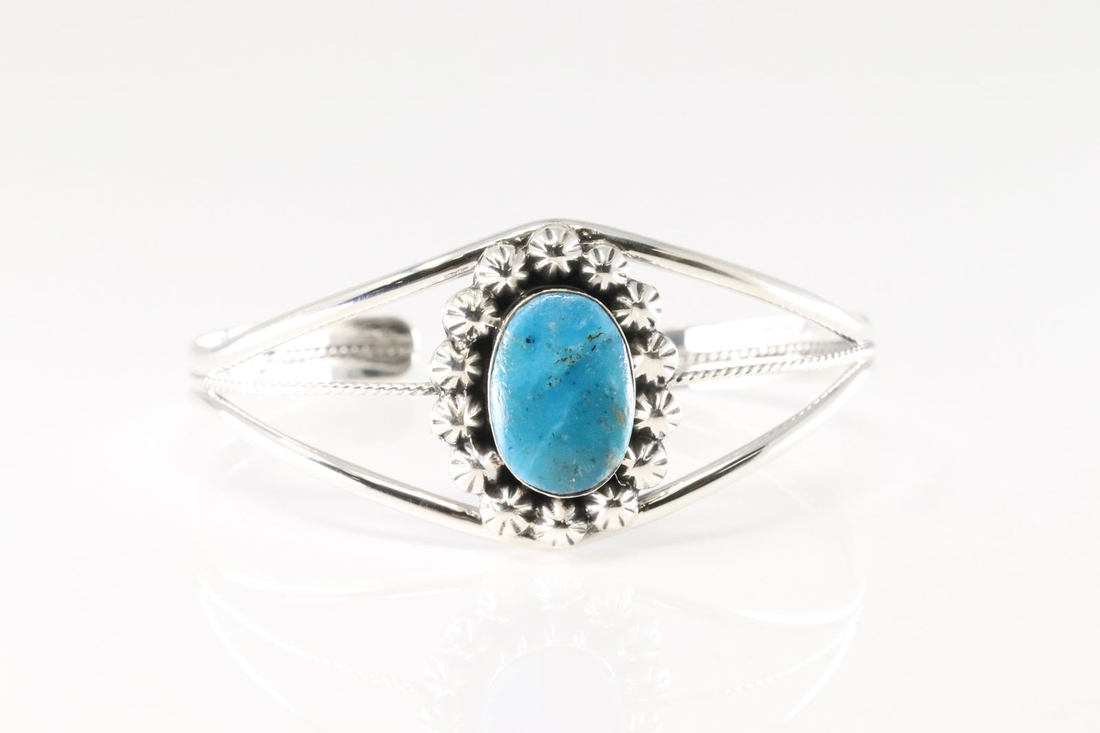 Native America Navajo Sterling Silver Turquoise Bracelet Cuff By Gregg Yazzie.: This is a Native America Navajo Sterling Silver Turquoise Bracelet Cuff By Gregg Yazzie.