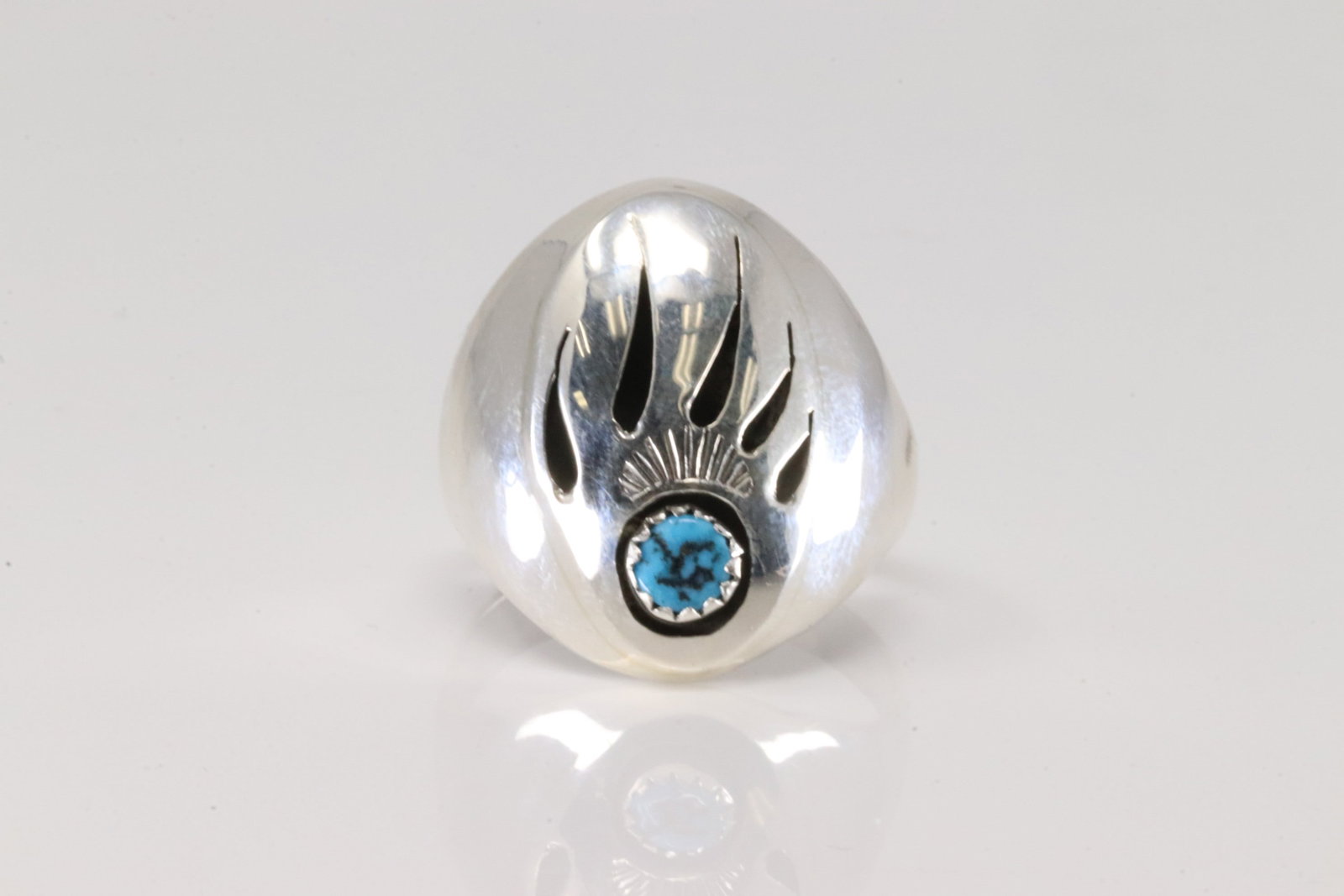 Native America Navajo Sterling Silver Bear Paw Turquoise Ring By Rose Ann Silago.: This is a Native America Navajo Sterling Silver Bear Paw Turquoise Ring By Rose Ann Silago. 13.25.