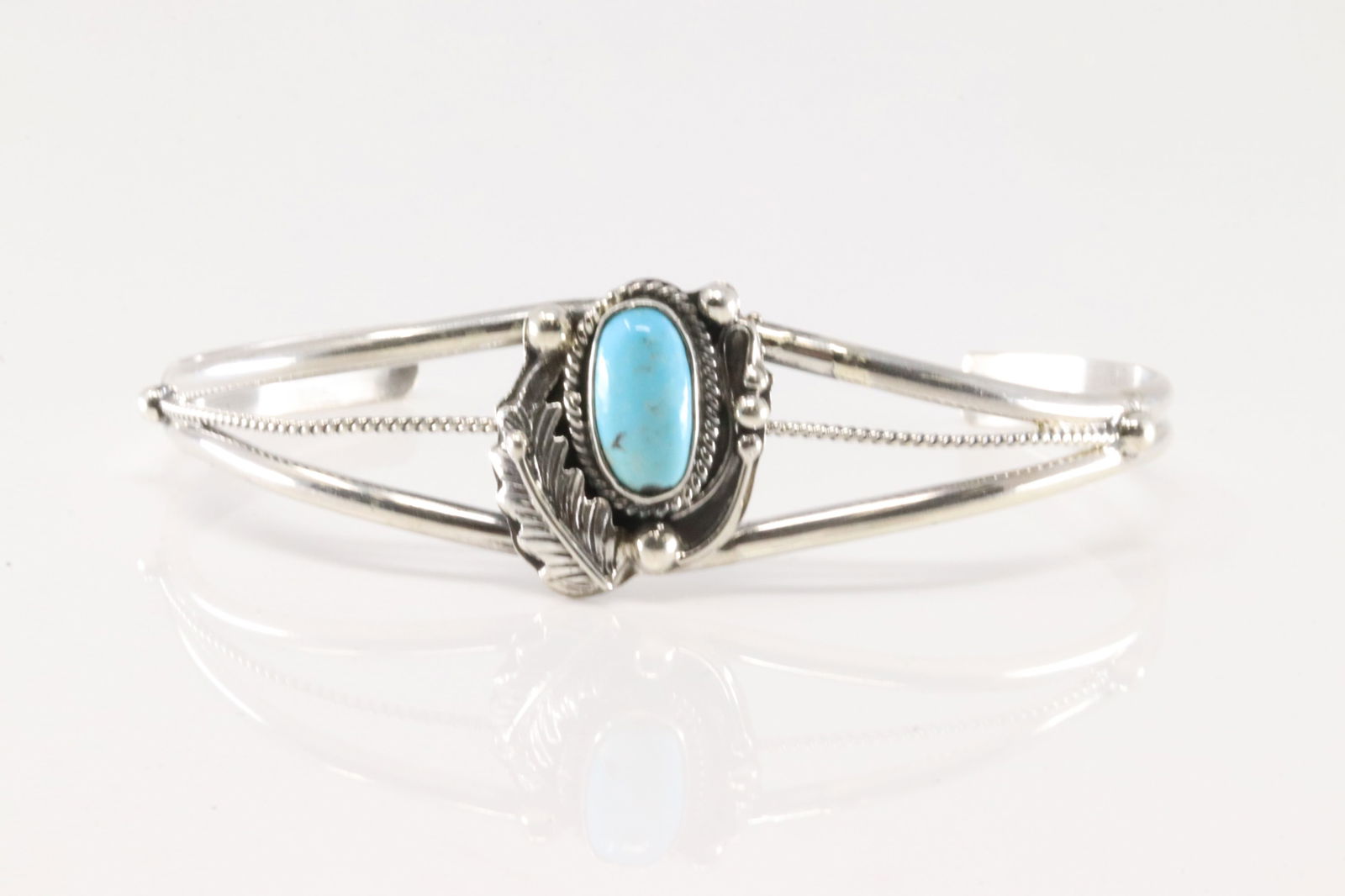 Native America Navajo Sterling Silver Turquoise Barcelet Cuff By Gtrace Kenneth.: This is a Native America Navajo Sterling Silver Turquoise Barcelet Cuff By Gtrace Kenneth.