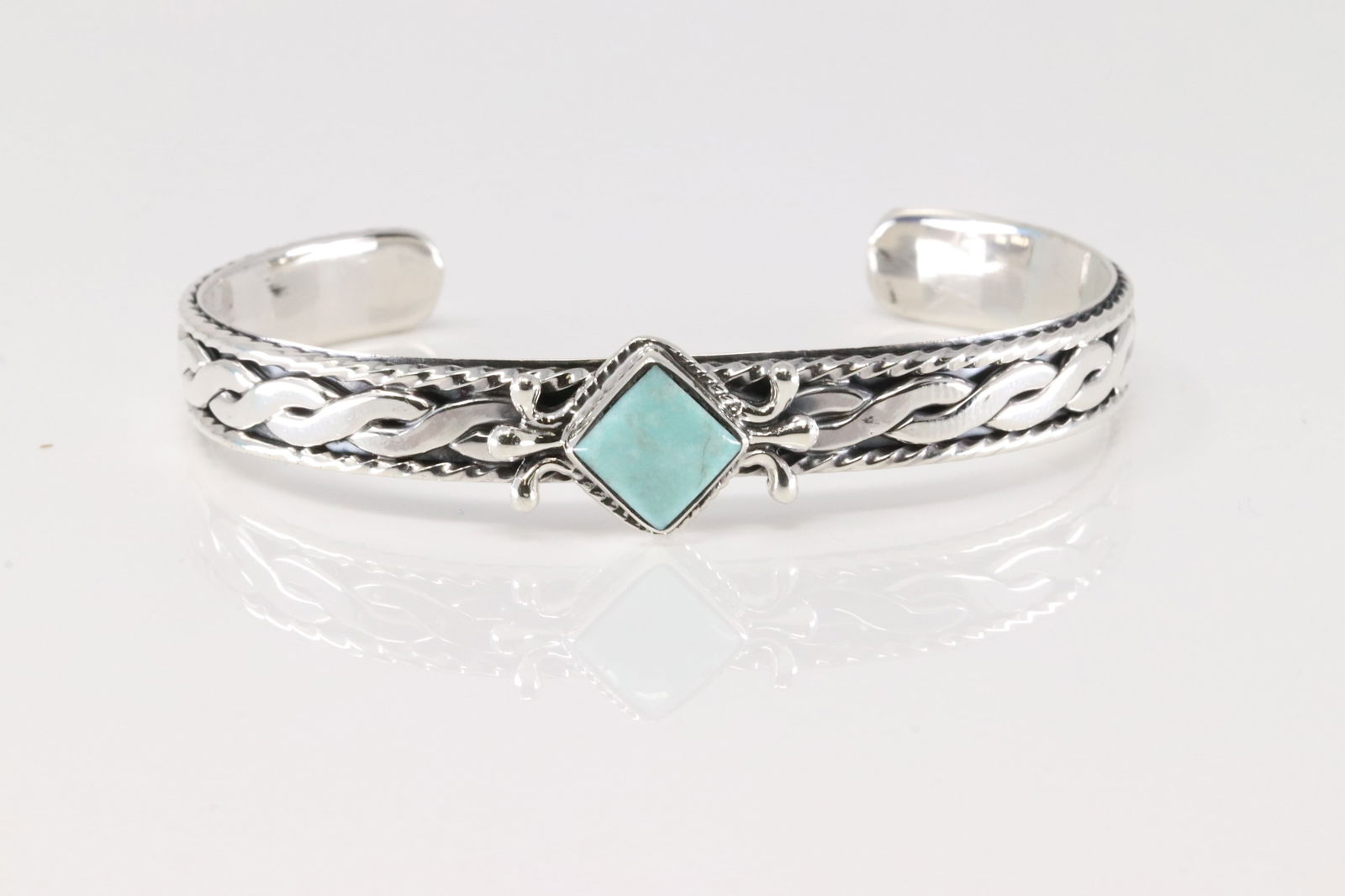 Native America Navajo Sterling Silver Turquoise Bracelet Cuff By Shawn Tulley.: This is a Native America Navajo Sterling Silver Turquoise Bracelet Cuff By Shawn Tulley.