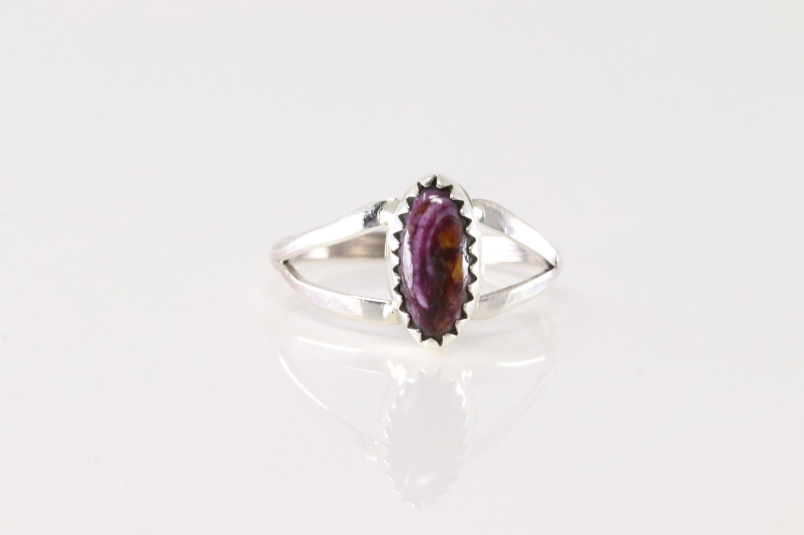 Native America Navajo Sterling Silver Spiny Osyter Purple Ring By Robertson Martinez. (1 of 3)