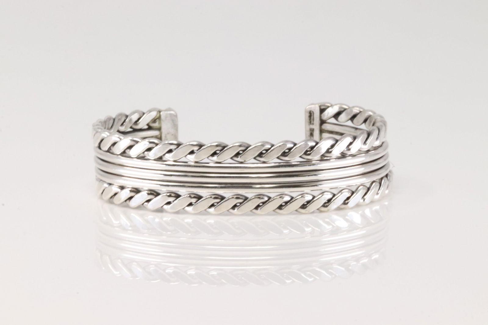 Native America Navajo Sterling Silver Solid Bracelet Cuff By Elaine Tahe.: This is a Native America Navajo Sterling Silver Solid Bracelet Cuff By Elaine Tahe.