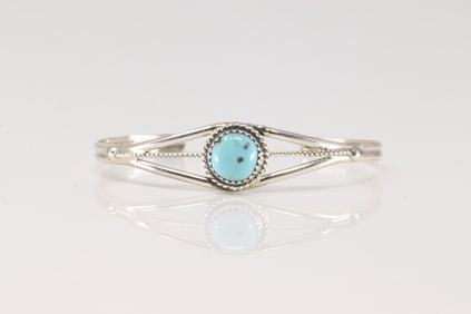 Native America Navajo Sterling Silver Turquoise Bracelet Cuff.