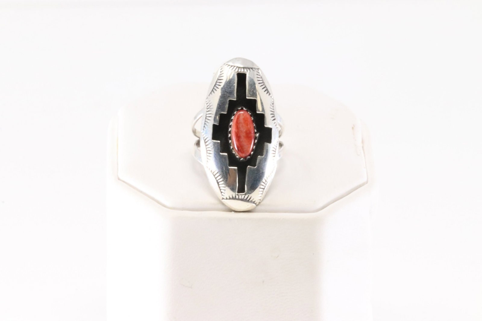 Native American Navajo Sterling Silver Coral Ring By Felix Perry: This is a Native American Navajo Sterling Silver Coral Ring By Felix Perry. Ring size: 7.00.