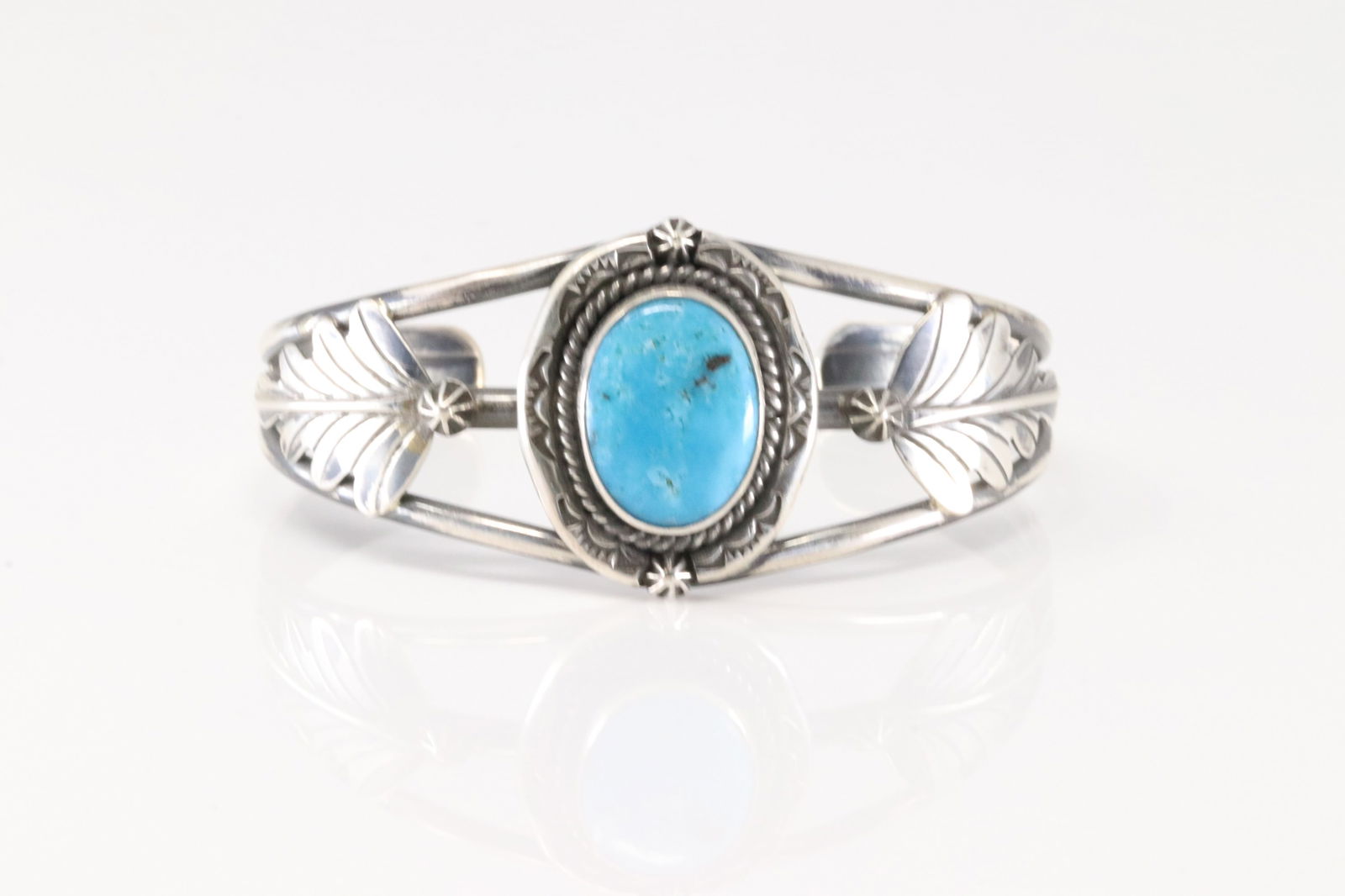 Native America Navajo Sterling Silver Kingman Turquoise Bracelet Cuff By Alllanna Yellow.: This is a Native America Navajo Sterling Silver Kingman Turquoise Bracelet Cuff By Alllanna Yellow.