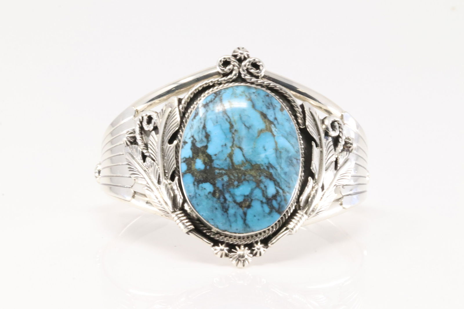 Native America Navajo Sterling Silver Kingman Turquoise Bracelet Cuff By Loretta Delgarito.: This is a Native America Navajo Sterling Silver Kingman Turquoise Bracelet Cuff By Loretta Delgarito.