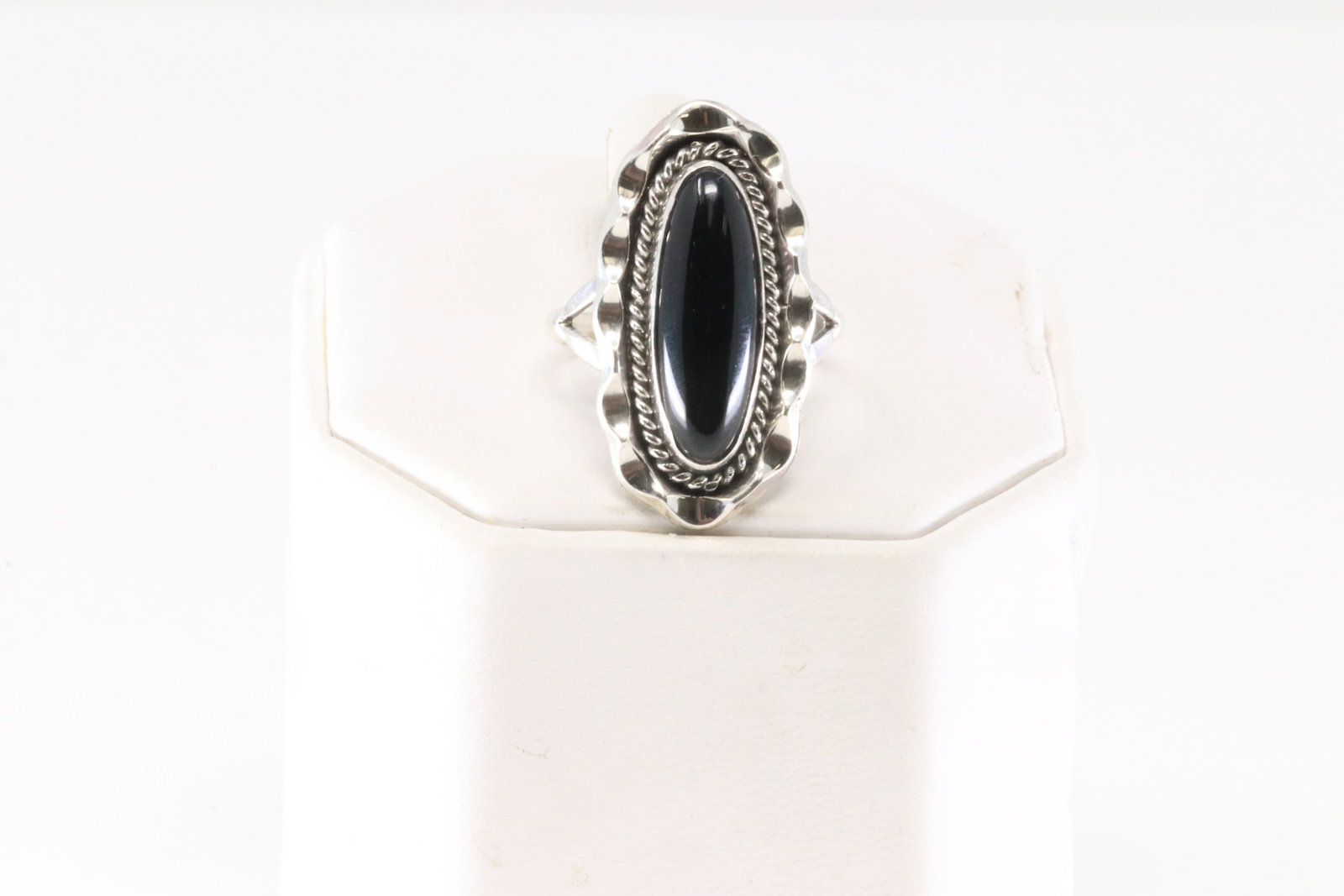 Native American Navajo Sterling Silver Black Onyx Ring By Samuel Yellowhair.: This is a Native American Navajo Sterling Silver Black Onyx Ring By Samuel Yellowhair. Ring size: 8.00.