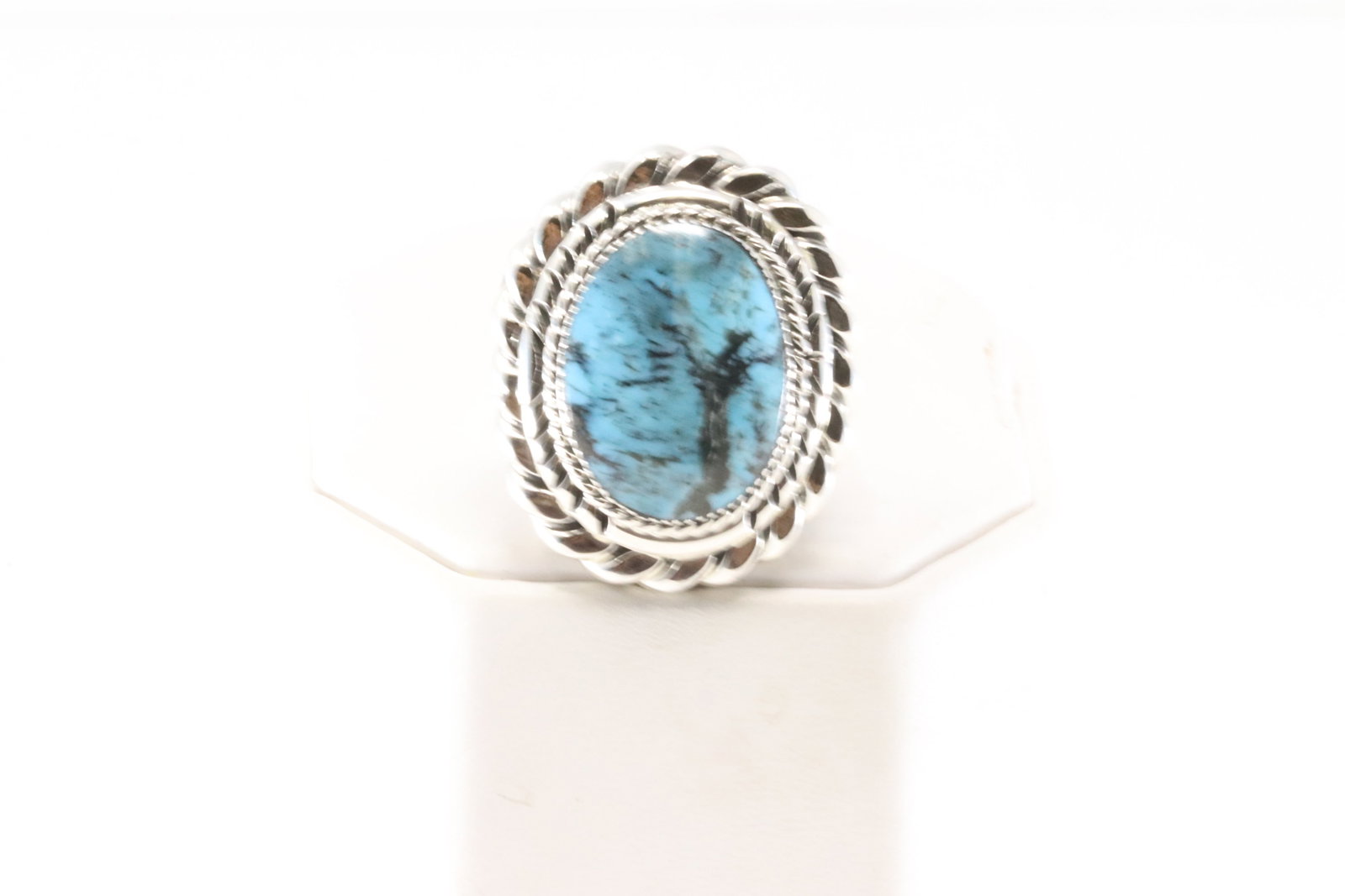 Native America Navajo Sterling Silver Turquoise Ring By Jerome Lee.: This is a Native America Navajo Sterling Silver Turquoise Ring By Jerome Lee. Ring size: 9.50.