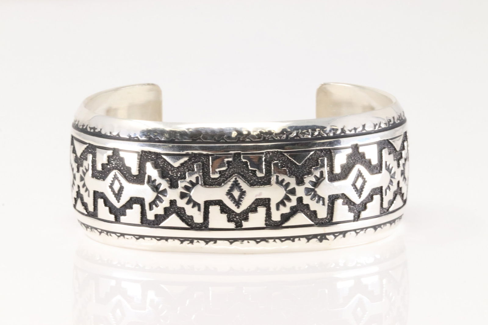 Native America Navajo Sterling Silver Stamped Deisgn Bracelet Cuff By T&R Singer.: This is a Native America Navajo Sterling Silver Stamped Deisgn Bracelet Cuff By T&R Singer.