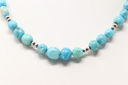 Native America Navajo Sterling Silver Turquoise Neckalce.
