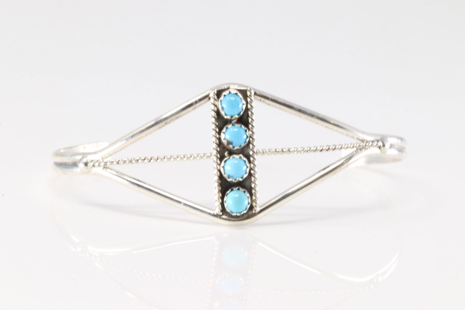 Native America Navajo Sterling Silver Turquoise Bracelet Cuff.: This is a Native America Navajo Sterling Silver Turquoise Bracelet Cuff.