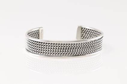 Native America Navajo Sterling Silver Solid Bracelet Cuff By Elaine Tahe.