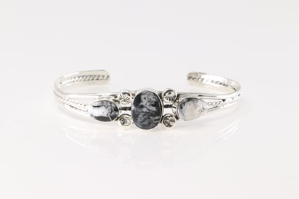 Native America Navajo Sterling Silver White Buffalo Bracelet Cuff By Charlene Yazzie.