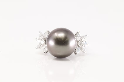 Elegant Tahitian Pearl & Diamond Ring 18Kt.