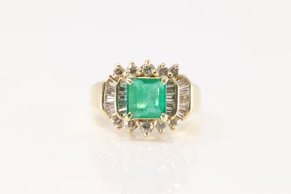 Elegant Emerald & Diamond Ring 14Kt.