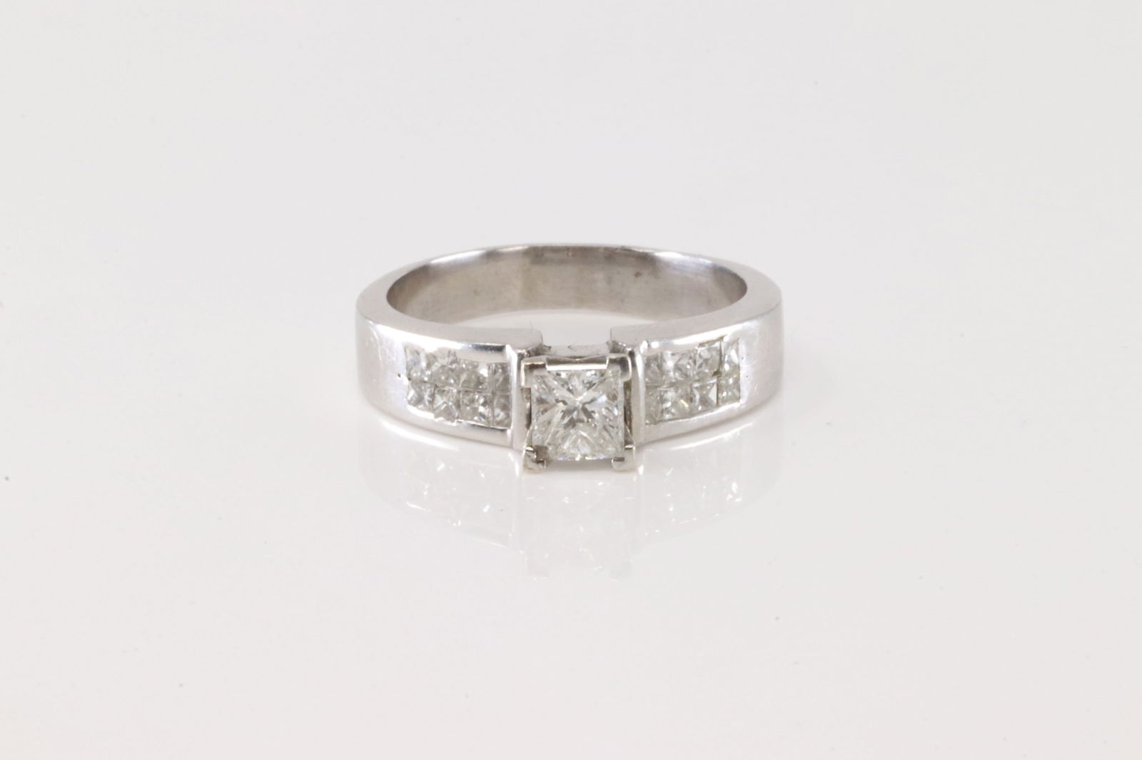 Engagement Diamond Ring 18Kt. (1 of 4)