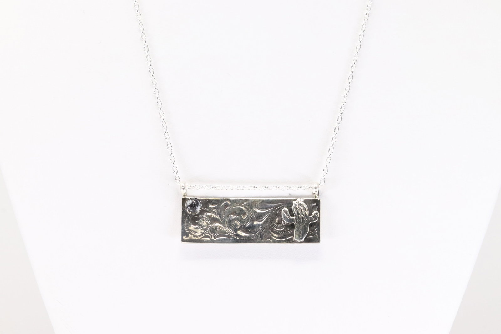 Native America Navajo Sterling Silver Black Onyx Cactus Necklace By Annette Martinez.: This is a Native America Navajo Sterling Silver Black Onyx Cactus Necklace By Annette Martinez. Necklace length: 18.00"