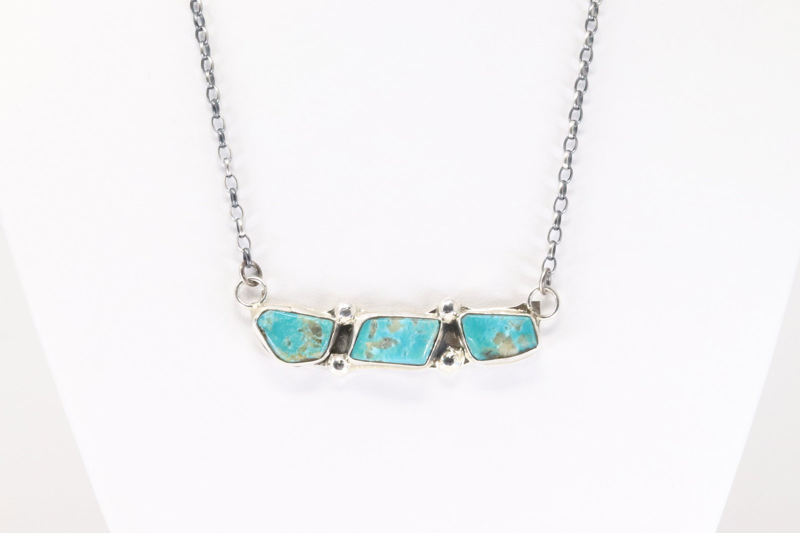 Native America Zuni Sterling Silver Kingman Turquoise Necklace By Jude Candelaria.: This is a Native America Zuni Sterling Silver Kingman Turquoise Necklace By Jude Candelaria. Neclace length: 16.00"