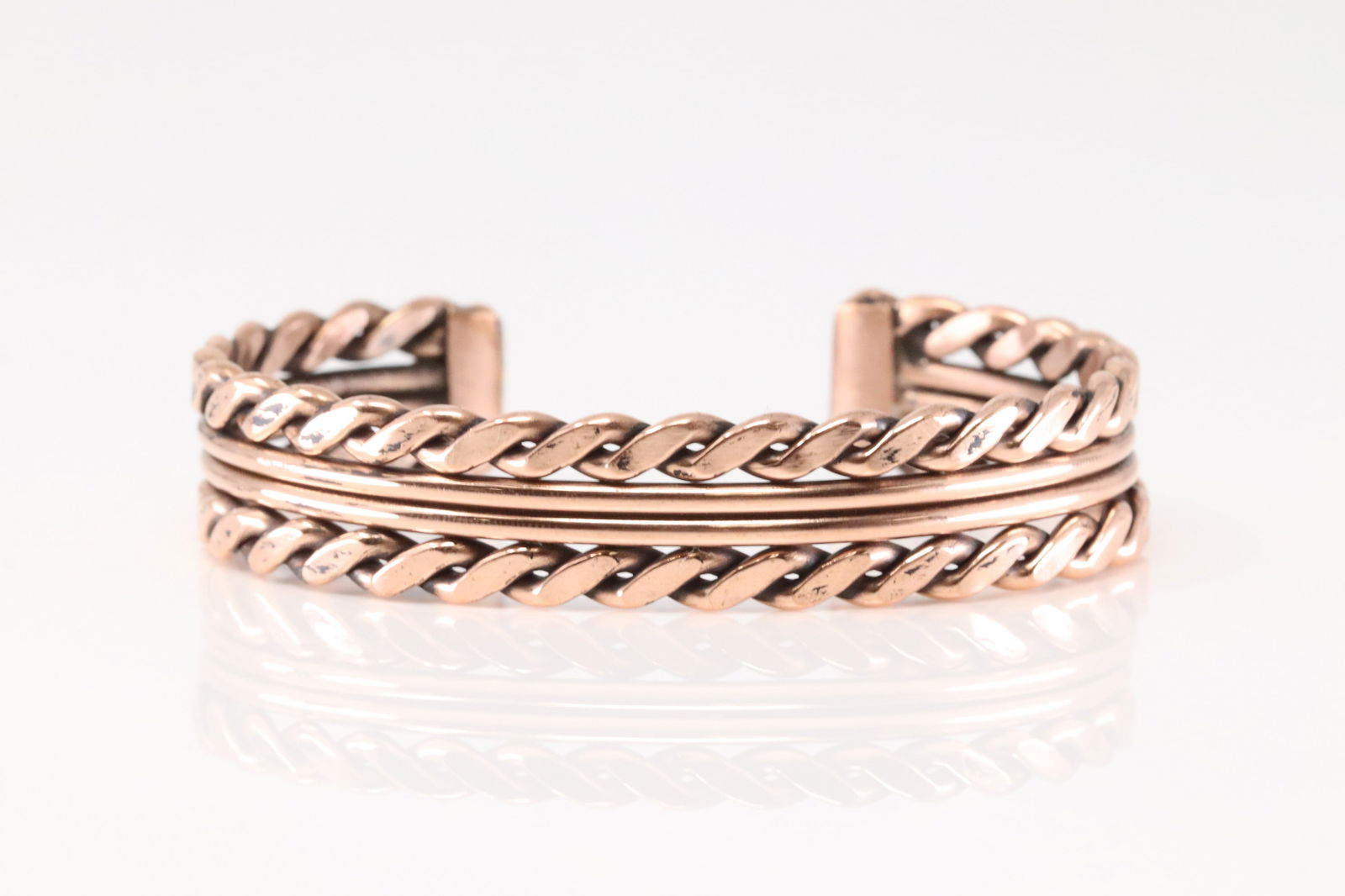 Native America Navajo Copper Bracelet Cuff By Elaine Tahe.: This is a Native America Navajo Copper Bracelet Cuff By Elaine Tahe.
