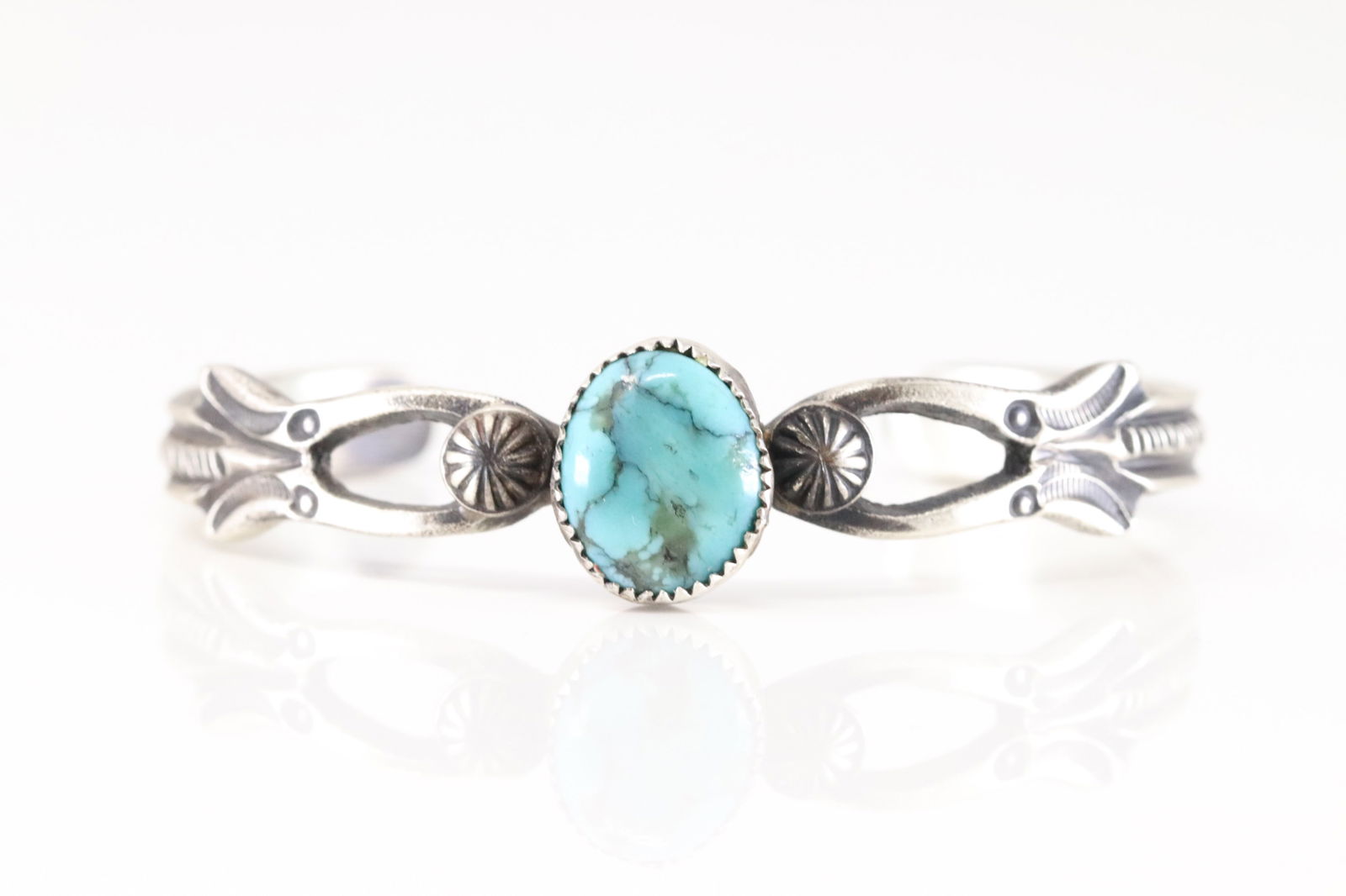 Native America Navajo Sterling Silver Turquoise Bracelet Cuff By Eva & Linberg Billah.: This is a Native America Navajo Sterling Silver Turquoise Bracelet Cuff By Eva & Linberg Billah.