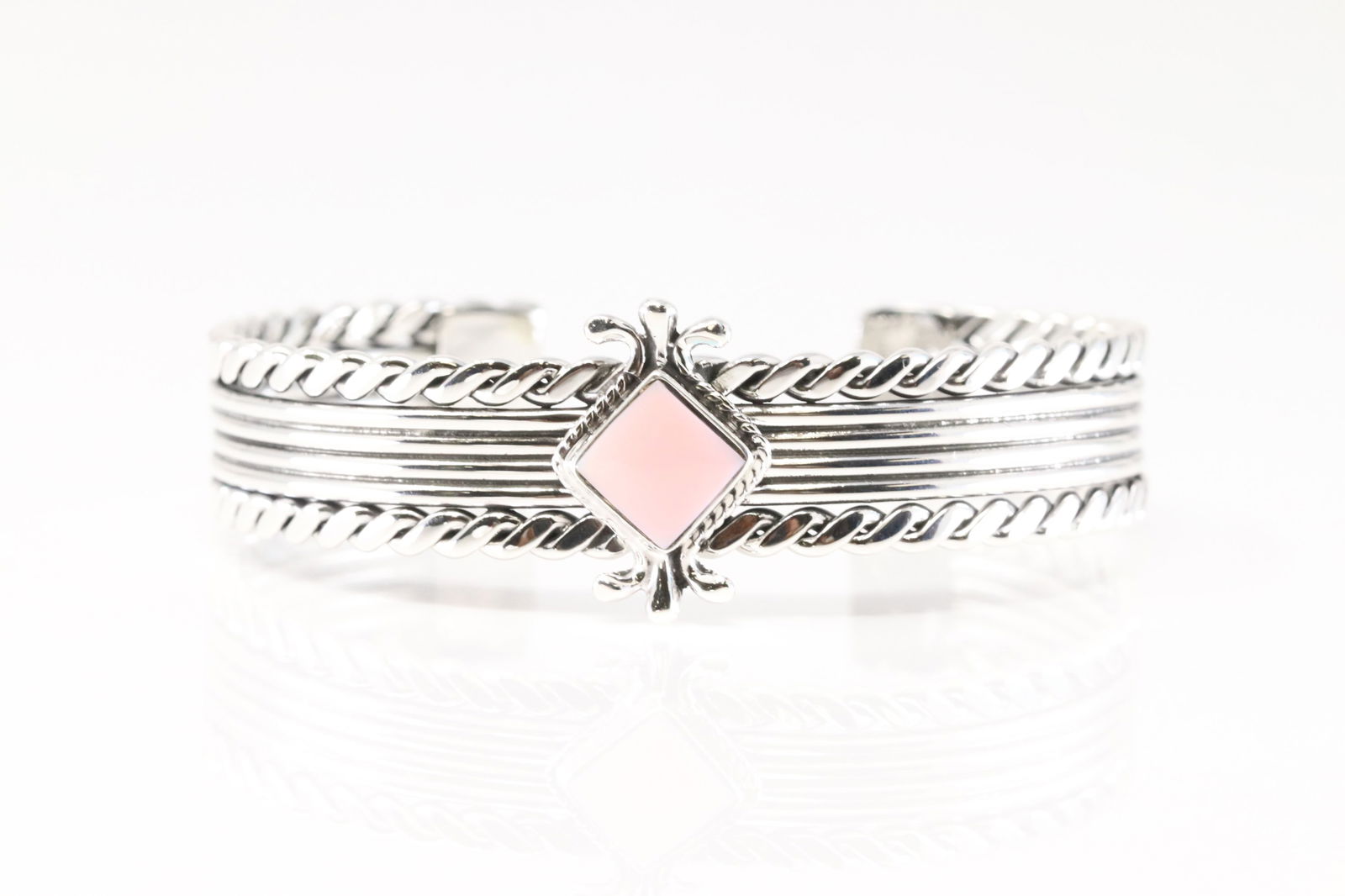 Native America Navajo Sterling Silver Pink Conch Shell Bracelet Cuff By Gregg Yazzie.: This is a Native America Navajo Sterling Silver Pink Conch Shell Bracelet Cuff By Gregg Yazzie.