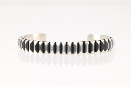 Native America Navajo Sterling Silver Solid Bracelet Design Cuff By L.Tahe.