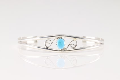 Native America Navajo Sterling Silver Turquoise Bracelet Cuff.