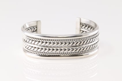Native America Navajo Sterling Silver Solid Bracelet Cuff By Elaine Tahe.