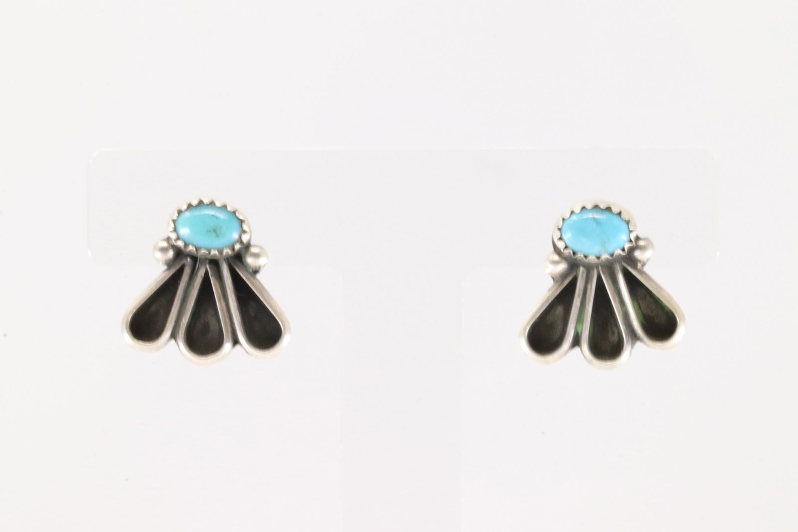 Native America Navajo Sterling Silver Kingman Turquoise Post Earring's By Geraldine James.: This is a Native America Navajo Sterling Silver Kingman Turquoise Post Earring's By Geraldine James.