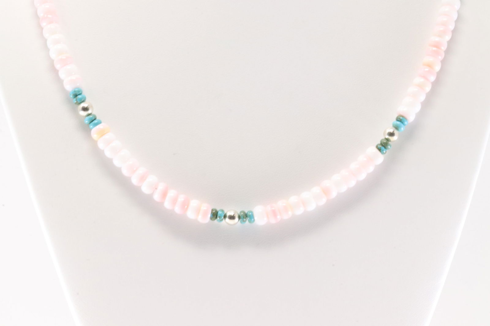 Native America Navajo Sterling Silver Cotton Candy & Turquoise Necklace.: This is a Native America Navajo Sterling Silver Cotton Candy & Turquoise Necklace. Necklace Length: 20.00".