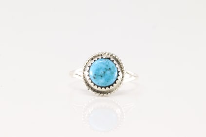 Native America Navajo Sterling Silver Turquoise Ring.