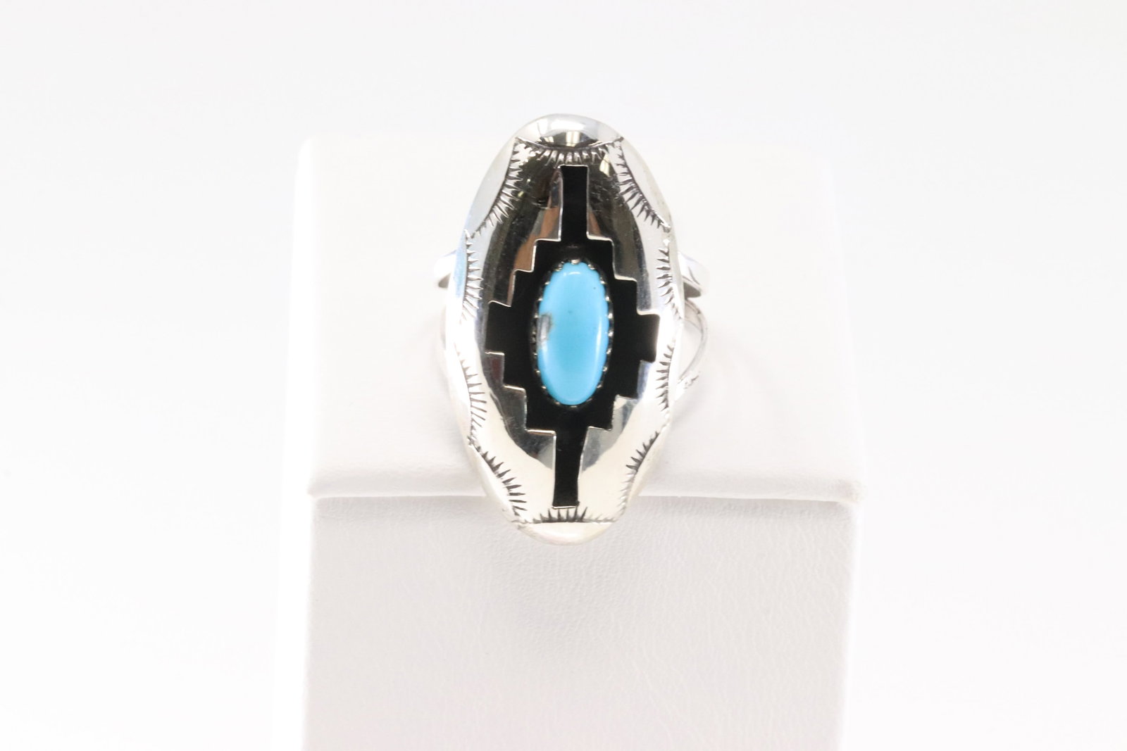 Native America Navajo Sterling Silver Turquoise Ring By Felix Perry.: This is a Native America Navajo Sterling Silver Turquoise Ring By Felix Perry. Ring size: 7.50.