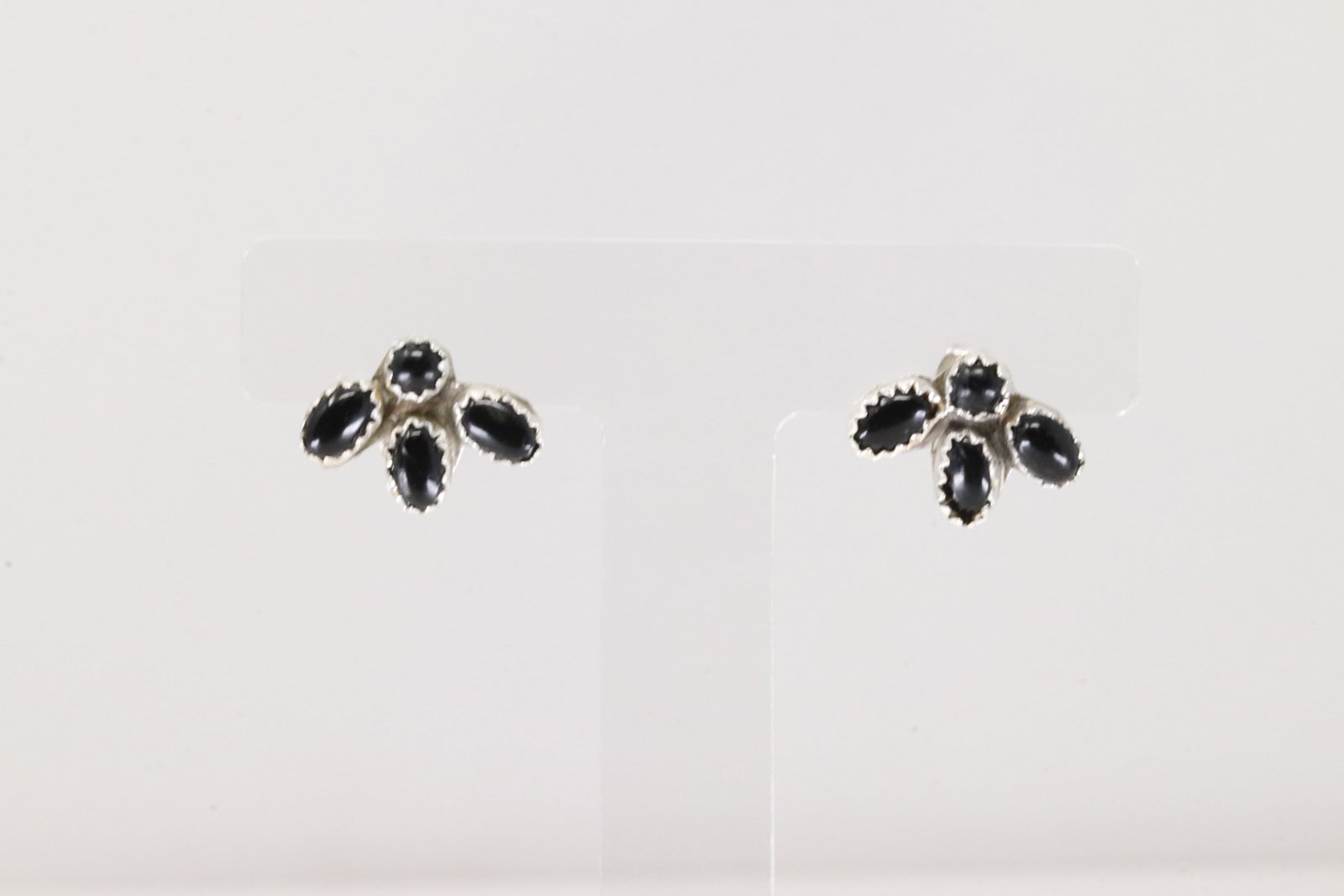 Native America Navajo Sterling Silver Black Onyx Post Earring's By Sylvya Chee.: This is a Native America Navajo Sterling Silver Black Onyx Post Earring's By Sylvya Chee.