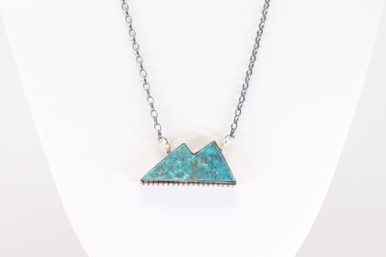 Native America Navajo Sterling Silver Kingman TurquoiseNecklace By Augustine Largo.